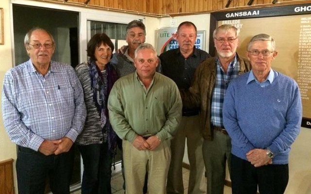  Nuwe komitee vlnr:  Pierre Pieters, Gina Esterhuizen, Jakkie Beukes, Bev Swart, Johan Pieterse en Daan Victor.  Voor: Jacques Nell.  Afwesig: Awie vd Merwe.